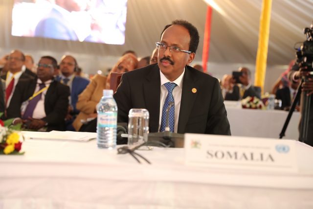 Madaxweyne Farmaajo oo ka qeyb galaya shirka deg dega ah ee IGAD