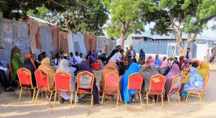 Mogadishu Mayor held a public consultation round table discussion with IDPS and host communities in Warta Nabada