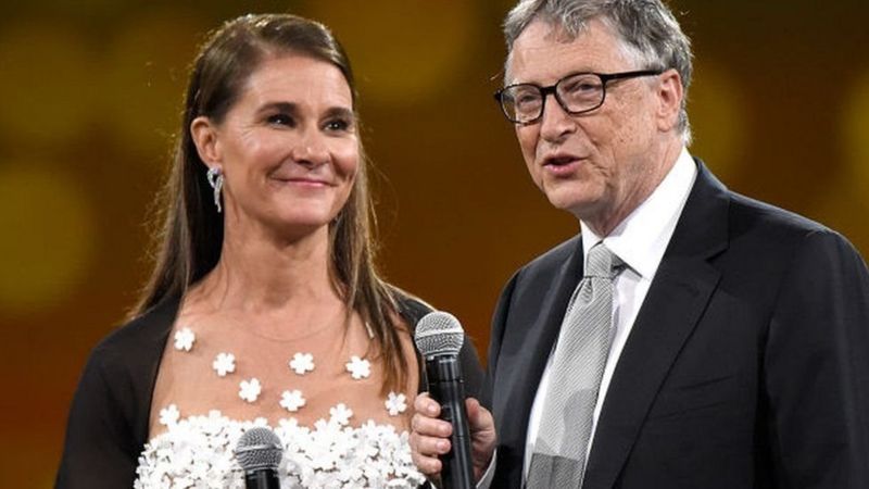 Bill Gates iyo xaaskiisa Melinda oo shaaciyay in ay soo afjarayaan guurkooda, kadib markii ay wada joogeen muddo 27 sano ah