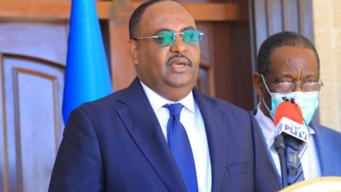 Madaxweynaha  Puntland oo Xilkii ka qaaday Wasiiro uu ka mid yahay wasiirkii maaliyadda Xasan Shire Abgaalow oo gacantiisa midig ahaa