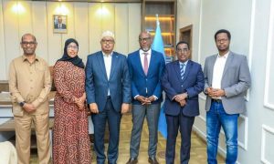 Wasiirka Arrimaha Gudaha XFS oo kulan la qaatay Wakiilka UNHCR ee Soomaaliya