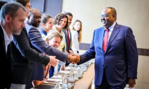 Madaxweyne Siciid Deni oo la kulmay Beesha Caalamka