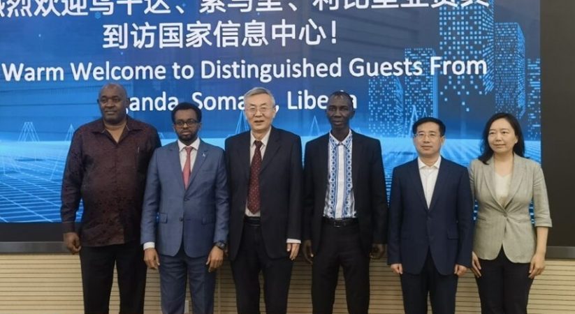 Somalia’s Minister of Technology Visits Chinese Information Management Center