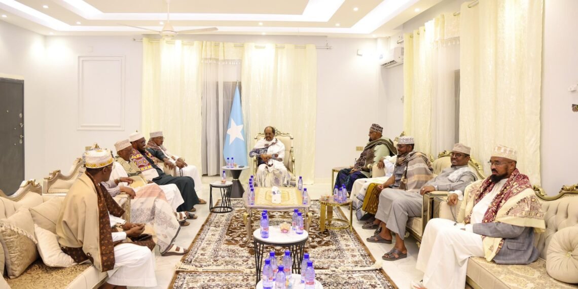 MADAXWEYNE XASAN SHEEKH OO KU ADKEEYEY ODEYAASHA DHAQANKA WAQOOYI BARI XOOJINTA MIDNIMADA, NABADDA IYO DOWLAD-DHISKA