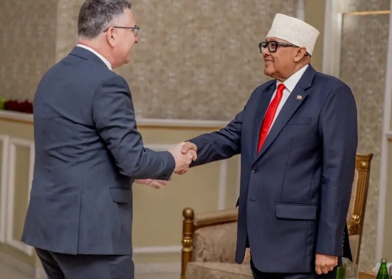 Madaxweyne Cirro ayaa aqbalay in uu booqasho ku tago Israel