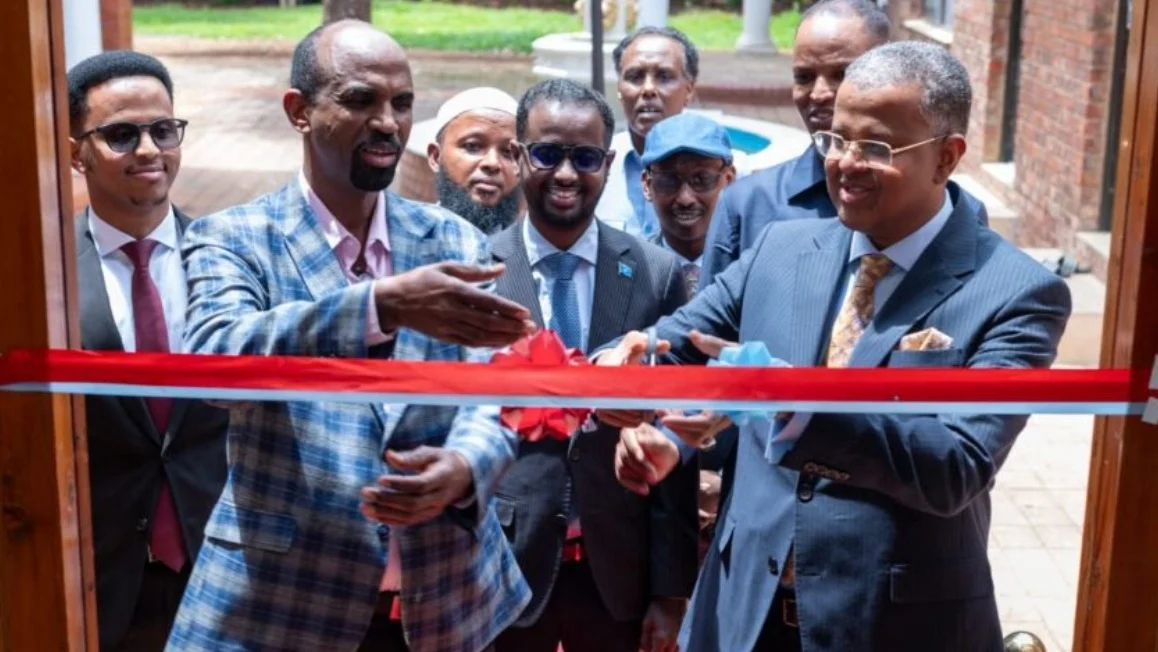 Soomaalida Koofur Afrika ku nool oo helaya Kaarka aqoonsiga Qaranka