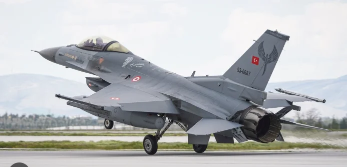 Dowlanda Turkiga oo Soomaaliya soo gaarsiisay saddex diyaaradood oo nooca F-16 ah