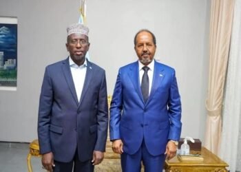 Kulan ay yeesheen Madaxweyne Xasan Sheekh iyo Madaxweynihii hore ee dalka Shiikh Shariif Shiikh Axmed