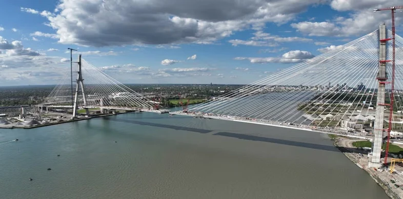 Trump oo ku hanjabay inuu hakiyo furitaanka buundada cusub ee isku xirta Windsor (Canada) iyo Detroit (USA)