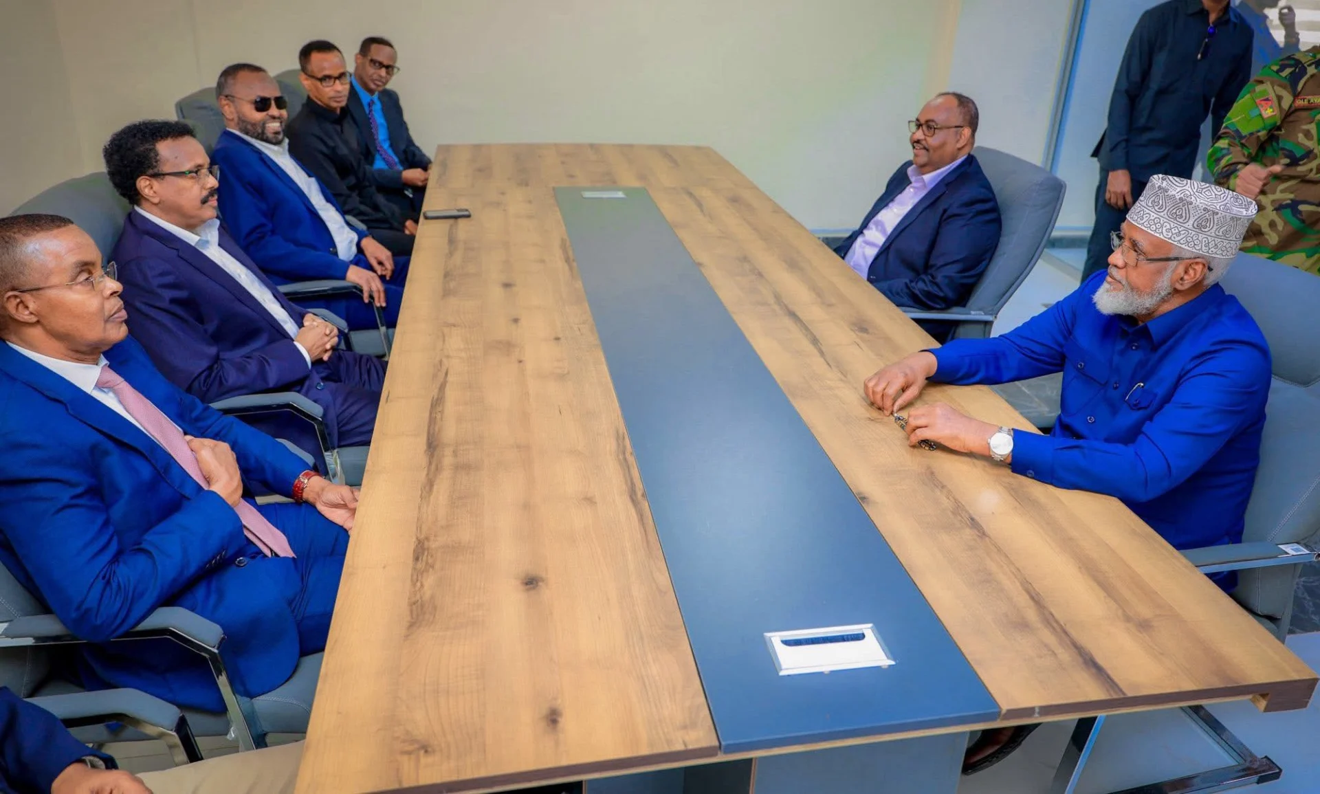 Madaxweyne hore Farmaajo oo Shir la Qaatay Hoggaamiyeyaasha Puntland iyo Jubbaland, Fariinna uGudbiyay Madaxweyne Xasan Sheekh