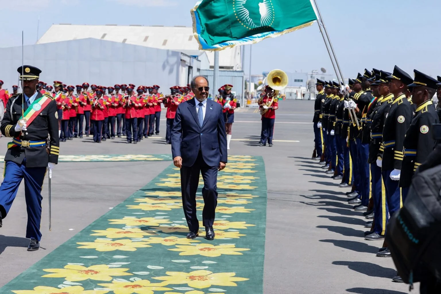 Madaxweynaha Soomaaliya oo gaaray Addis Ababa si uu uga qayb galo shir Madaxeedka Afrika