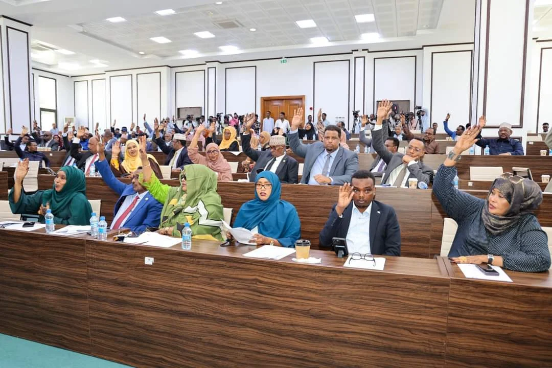 Xildhibaanada Labada Aqal oo ka tashaday wax ka bedelka cutubka afraad ee Dastuurka KMG ah