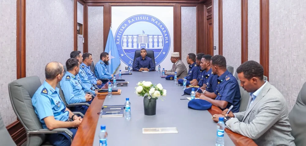 Ra’iisul Wasaare Xamsa iyo Taliyaha Difaaca Cirka Pakistan oo ka wada hadlay dhismaha Ciidanka Cirka Soomaaliya