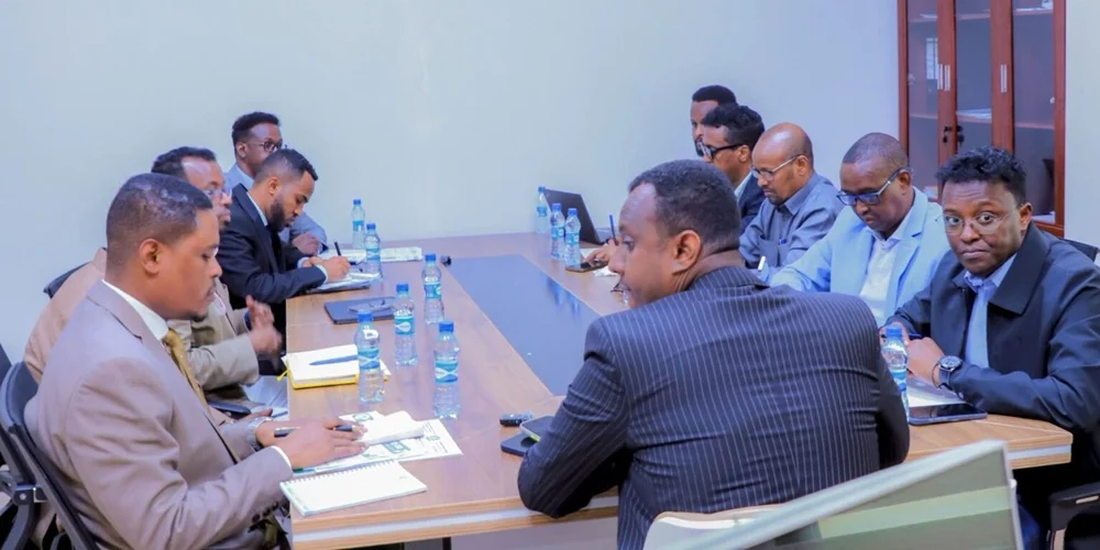 Guddiga Golaha Shacabka oo Wasiirka Warfaafinta ka dhageystay qorshaha casriyeynta Warbaahinta Qaranka