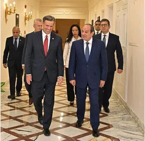 Al-Sisi oo Mareykanka kala hadlay taageerada madax-bannaanida iyo midnimada Soomaaliya