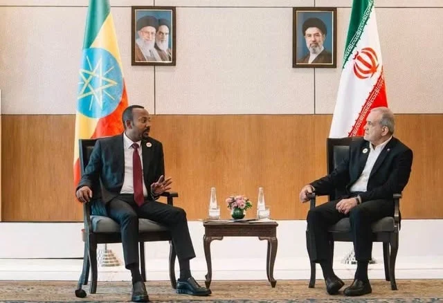 Abiy Axmed iyo Madaxweynaha Iiraan oo Shir Madaxeedka BRICS ku Falanqeeyay Xaaladda Badda Cas