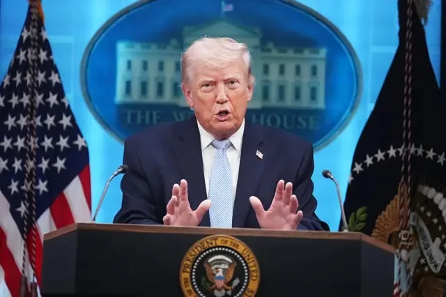 Trump oo Muujiyay Suurtagalnimada Wadahadal Iran, Xilli Xiisadda Gacanka iyo Weerarrada Xuutiyiintu Sii Kordhayaan