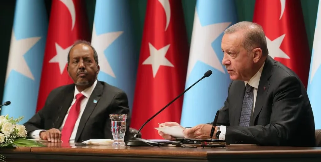 Turkiga oo beeniyay wararka sheegaya in Soomaaliya xannibaad fiise ku soo rogtay muwaadiniintiisa
