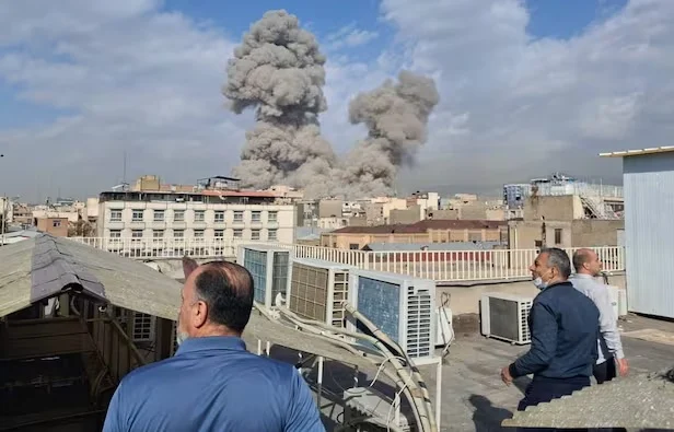 Iiraan oo gantaallo kaga jawaabtay weerarradii Mareykanka iyo Israa’iil, xiisadduna ku fidday dalalka Khaliijka
